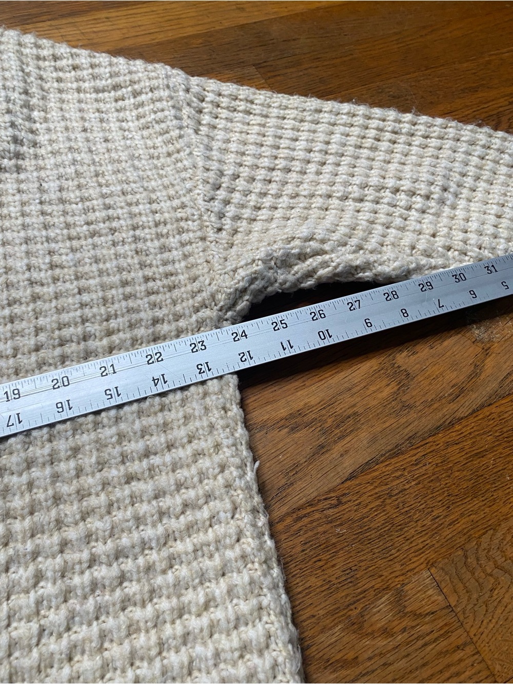 American Eagle Cream Chunky V-Neck Sweater Size Small (oversized) - Picture 4 of 7